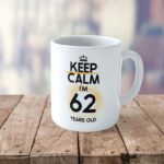 Cană personalizată Keep Calm I'm 62 years old