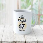 Cană personalizată Keep Calm I'm 67 years old