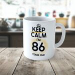 Cană personalizată Keep Calm I'm 86 years old