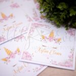 Invitatie botez UNICORN ROZ - Bubbly Events - Include Personalizarea