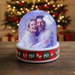 Glob foto de Craciun cu led Ho Ho Ho personalizat cu 2 fotografii