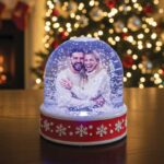 Glob foto led de Craciun cu fulgi de zapada personalizat cu 2 fotografii