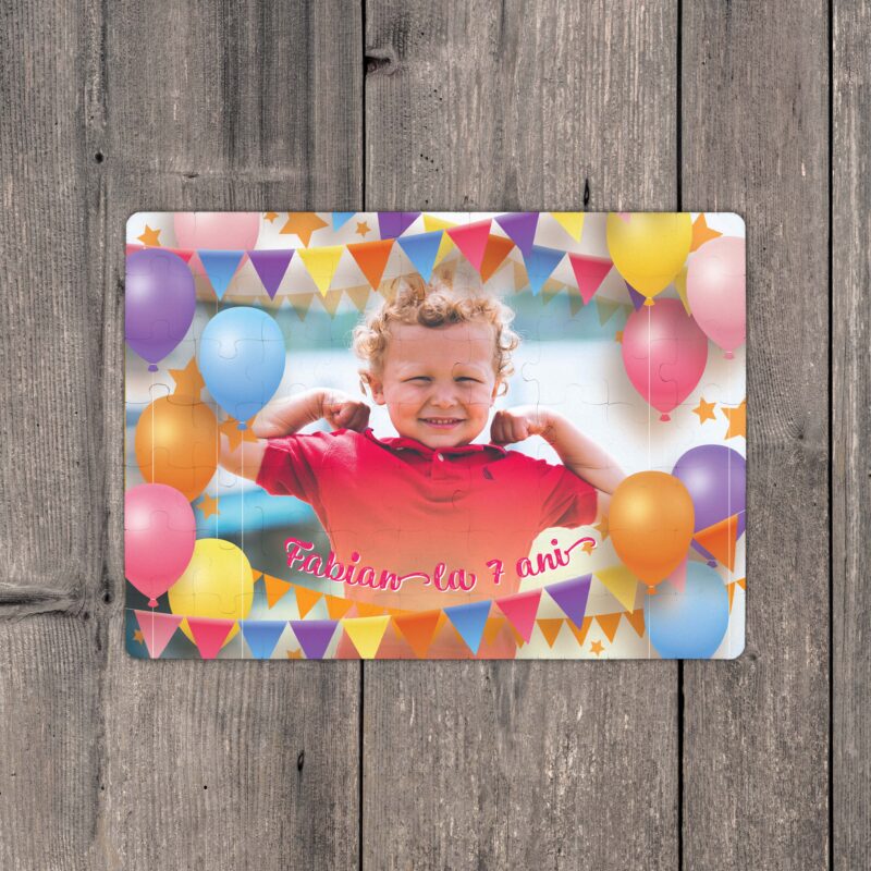 Puzzle Personalizat Magnetic - 63 de piese 13x18 cm o poza cu ornamente onomastice si text PZ040