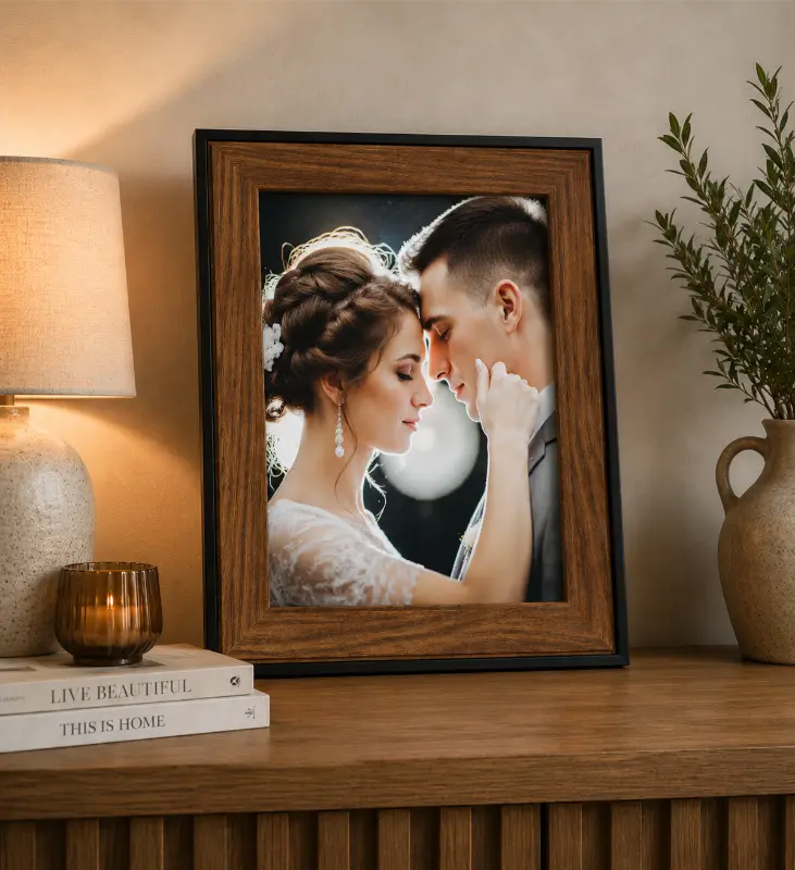 Rama Foto din Lemn Maro cu Margine Neagră – Personalizare inclusă
