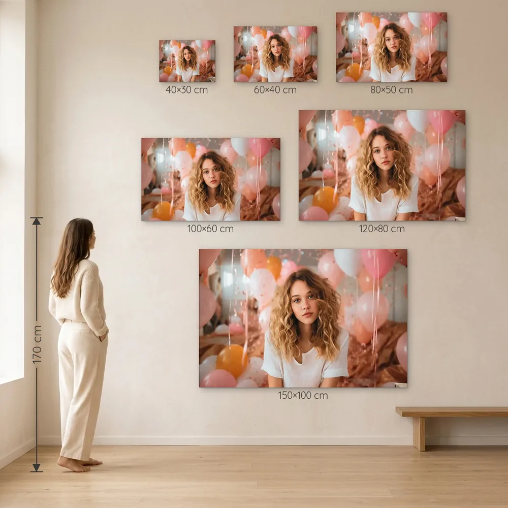 Tablou Canvas Cadou pentru Majorat – dimensiuni disponibile (30×40, 40×60, 50×80, 60×100, 80×120, 100×150 cm) pe perete, la scară reală lângă o persoană de 1,70 m