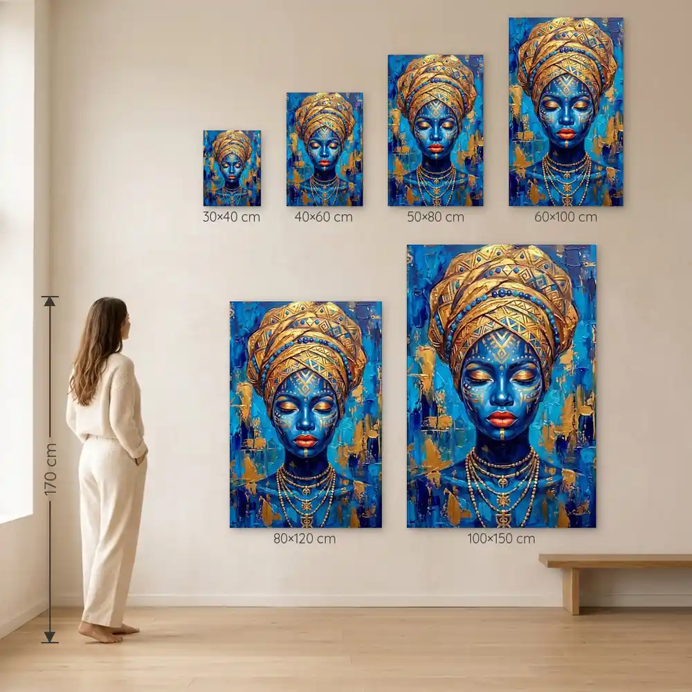 Tablou Canvas Femeie Africană – Regina de Safir – dimensiuni disponibile (30×40, 40×60, 50×80, 60×100, 80×120, 100×150 cm) pe perete, la scară reală lângă o persoană de 1,70 m