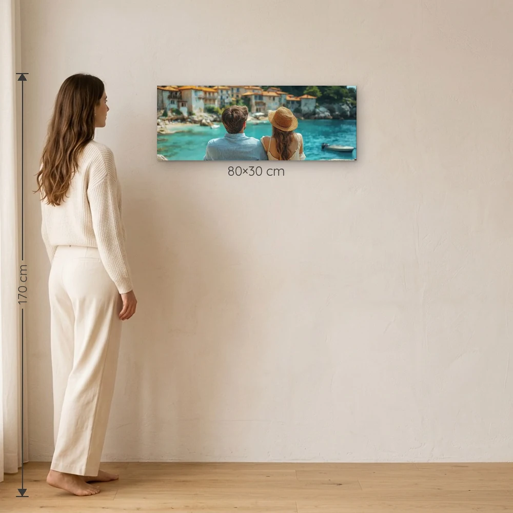 Tablou Canvas Personalizat 30×80 cm – tablou canvas 30×80 cm pe perete, la scară reală lângă o persoană de 1,70 m